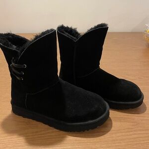 UGG short black boots